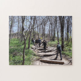 Hikers op een spoor dat in de Bossen van 252 stuks Legpuzzel