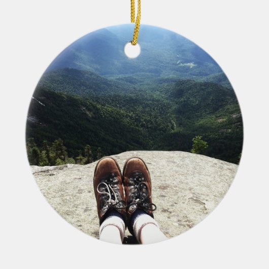Hiking bovenop de wereld (versie 1) keramisch ornament (Voorkant)