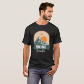 Hiking Grandpa T-shirt (Voorkant volledig)