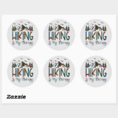 Hiking is mijn therapie, grappige wandelende Klass Ronde Sticker (Vel)
