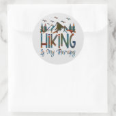 Hiking is mijn therapie, grappige wandelende Klass Ronde Sticker (Tas)