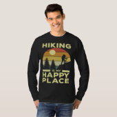Hiking is My Happy Place Retro Sunset Mountain Cli T-shirt (Voorkant volledig)