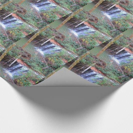 Hiking Trail Waterfall Cadeaupapier (Hoek)