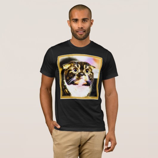 Hilarieuze foto van een grappige kat. Bestel nu T-shirt (Voorkant volledig)