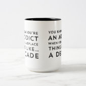 Hilarious Addication Recovery Coffee Cup of Teacup Tweekleurige Koffiemok (Center)