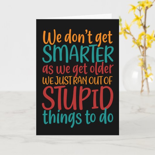 Hilarious Getting Ouder Quote Funny Birthday Kaart (Gele Bloem)