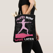 Hilarious Pilates Athlete Gift Wine Drink vrouw Tote Bag (Dichtbij)