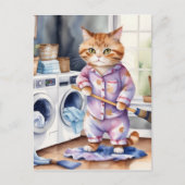 Hilarisch Schattige Kat in Pyjama Doing Wasserij Briefkaart (Voorkant)