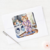 Hilarisch Schattige Kat in Pyjama Doing Wasserij Vierkante Sticker (Envelop)