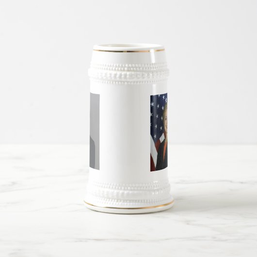 Hillary Clinton Bierpul (Center)