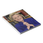 Hillary Clinton Het Dorp Neemt Een Kind Aan Notitieblok (Schuin)