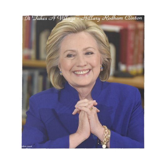 Hillary Clinton Het Dorp Neemt Een Kind Aan Notitieblok (Voorkant)
