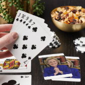 Hillary Clinton Het Dorp Neemt Een Kind Aan Pokerkaarten (Insitu)