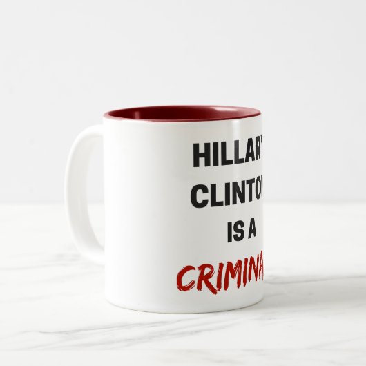 hillary clinton is a criminal mug tweekleurige koffiemok (Voorkant links)