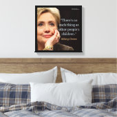 Hillary Clinton & Kinderen Quote Canvasprint Canvas Afdruk (Insitu (Slaapkamer))