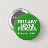 Hillary Loves Pickes V2 Ronde Button 5,7 Cm (Voorkant /achterkant)
