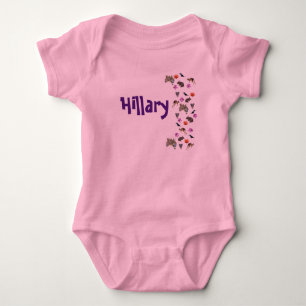 Hillary, naamlogo met Australische dieren in het w Romper