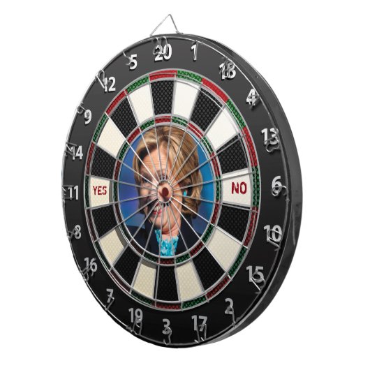 Hillary YS of NO Dartbord (Voorkant Rechts)
