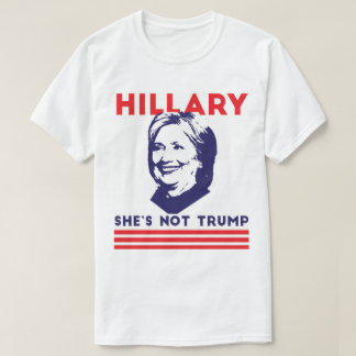 Hillary: Ze is geen Trump. T-shirt