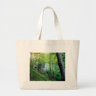 Hillside Forest Grote Tote Bag