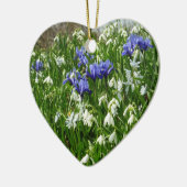 Hillside of Early Spring Flowers Landscape Keramisch Ornament (Links)