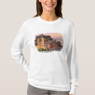 Hillside stad Vernazza 's avonds, Cinque T-shirt