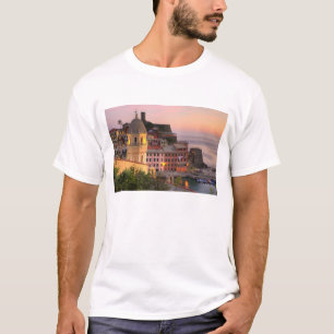Hillside stad Vernazza 's avonds, Cinque T-shirt