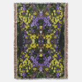 Hillside van Paarse en gele pansies Deken (Voorkant Verticaal)