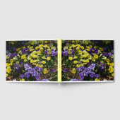 Hillside van Paarse en gele pansies Gastenboek (Volledig)