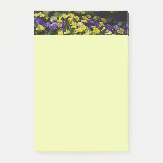 Hillside van Paarse en gele pansies Post-it® Notes (Voorkant)