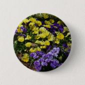 Hillside van Paarse en gele pansies Ronde Button 5,7 Cm (Voorkant)