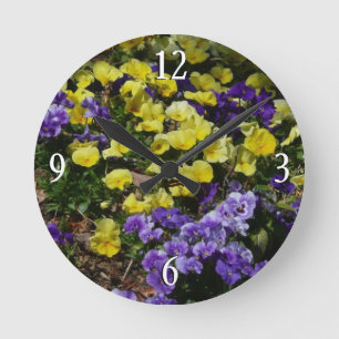 Hillside van Paarse en gele pansies Ronde Klok