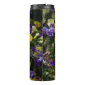 Hillside van Paarse en gele pansies Thermosbeker (Achterkant)