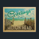 Hilton Head Briefkaart Beach Vintage Travel<br><div class="desc">Deze groeten van Hilton Head,   briefkaart,  is voorzien van een zandig strand met een prachtig turquoise oceaanwater en boven het zee,  een blauwe hemel met blauw witte wolken. In de klassieke reisstijl.</div>