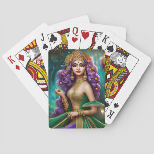 Hindoeïg beatig meisje dat kaarten speelt