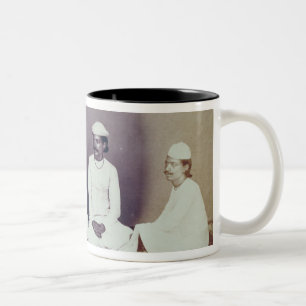 Hindu Brahmins in Delhi, 19e eeuw (foto sepia) Tweekleurige Koffiemok