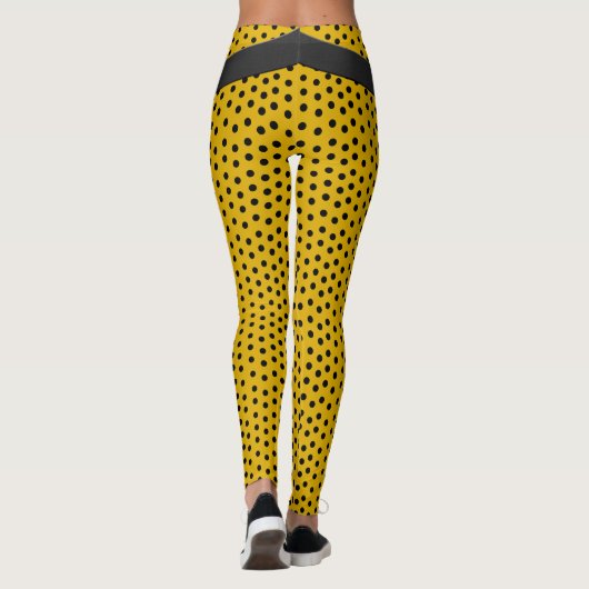 Hip Black Belt Star - Zwarte Polka Dots op Geel Leggings (Achterkant)