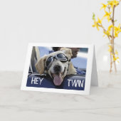 HIP DOG ZEGT DAT ZE **TWIN** "EEN GELUKKIGE VERJAA KAART (Gele Bloem)