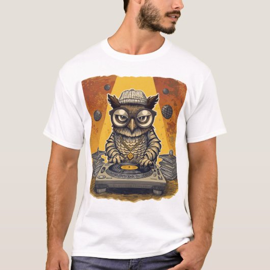 Hip-Hop Owl DJ: Een Groovy Vibe T-shirt (Voorkant)