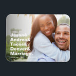 Hip List Moderne Typografie Sla de datum op Magneet<br><div class="desc">Een slimme en on-trend save the date magneet beschikt over een aangepaste lijst van alle dingen die uw relatie speciaal maken in de stijl van de gemeenschappelijke meme over een verloving foto en met een extra regel eenvoudige informatie tekst.</div>