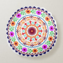 Hippie bohemienbloemontwerp rond kussen-wit