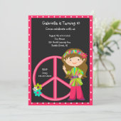 Hippie Girl met Vredesgebarentaal Meisjes uitnodig Kaart (Staand voorkant)