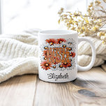 Hippie mam aangepaste naam Retro Daisy Wildflower Koffiemok<br><div class="desc">Vier de liefde en het plezier van het moederschap met onze Hippie Mom Custom Name Retro Daisy Wildflowers Coffee Mok. Deze charmante mok heeft een retro-geïnspireerd ontwerp met vrolijke daisy wilde bloemen in zachte, aardse tinten, die de zorgeloze geest van het hippietijdperk uitstralen. Het woord "Mom" wordt speels weergegeven in...</div>