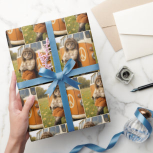 Hippie meisje kat leunend op een retro busje cadeaupapier