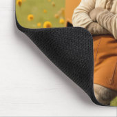 Hippie meisje kat leunend op een retro busje muismat (Hoek)