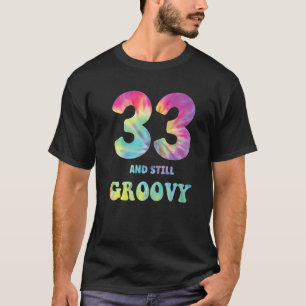 Hippie Tie Dye 333 en nog steeds Groovy 33rd Birth T-shirt