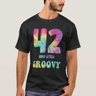 Hippie Tie Dye 42 en nog steeds Groovy 42e verjaar T-shirt