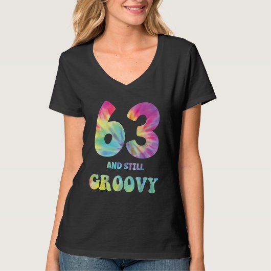 Hippie Tie Dye 63 en nog steeds Groovy 63rd Birthd T-shirt (Voorkant)