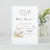 Hippity Hop Konijn Blauwe Moderne Baby Shower Kaart (Staand voorkant)
