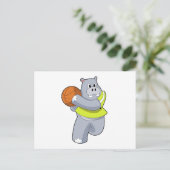 Hippo als Basketballspeler met Basketball.PNG Briefkaart (Staand voorkant)